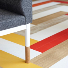 Tekero referents Toggl uus büroo Tallinnas. Amtico LVT põrandakate Signature.