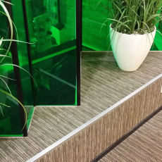 Tekero referents Fiskostari büroo Tallinnas. Plaataip Interface Yuton 105.