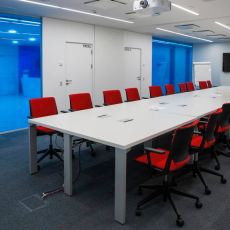 Tekero referents Microsofti büroo Tallinnas. Interface plaatvaip Elevation II. Amtico LVT White Oak.