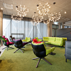 Tekero referents Telia Eesti peahoone. Interface plaatvaibad Urban Retreat, Near & Far ja Human Nature. 