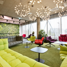 Tekero referents Telia Eesti peahoone. Interface plaatvaibad Urban Retreat, Near & Far ja Human Nature. 