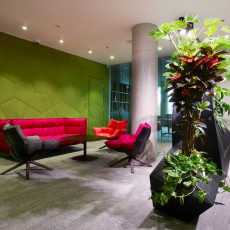 Tekero referents Telia Eesti peahoone. Interface plaatvaibad Urban Retreat, Near & Far ja Human Nature. 