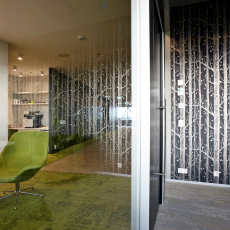 Tekero referents Telia Eesti peahoone. Interface plaatvaibad Urban Retreat, Near & Far ja Human Nature. 