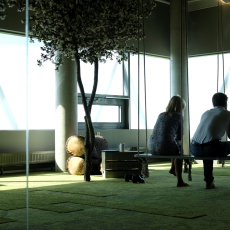 Tekero referents Telia Eesti peahoone. Interface plaatvaibad Urban Retreat, Near & Far ja Human Nature. 